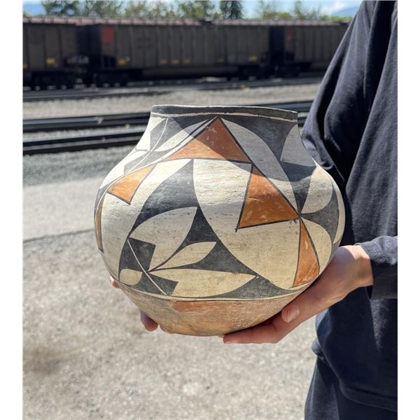 Historic Acoma Pueblo Olla Water Pot Jar