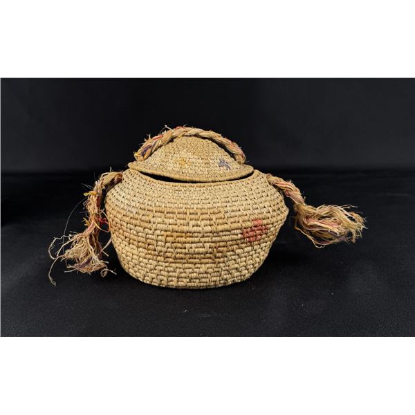 Alaskan Inuit Eskimo Lidded Basket