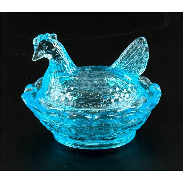 Boyd Glass Windsor Blue Chick Hen on Nest