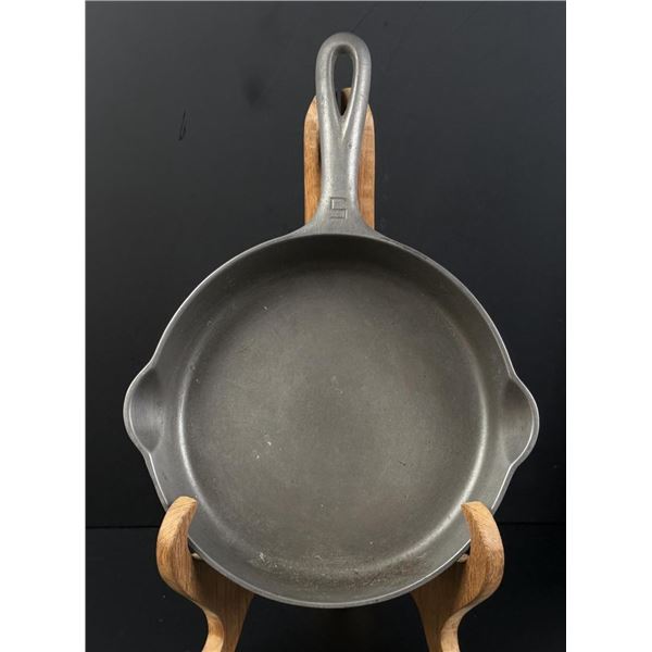Griswold Victor #5 695 Cast Iron Skillet