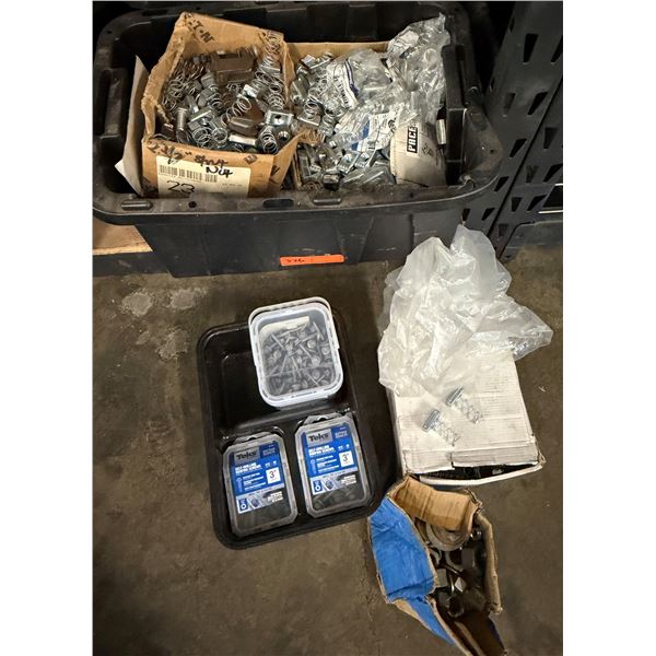 Multiple Bins Teks Self-Drilling Roofing Screws, Short Spring Nuts, Hardware, etc