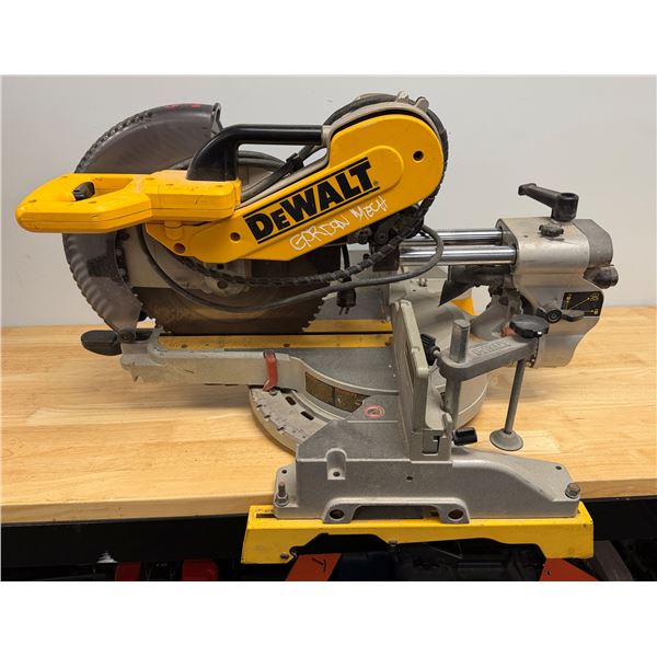 DeWalt DW718 Double Bevel Sliding Compound Miter Saw