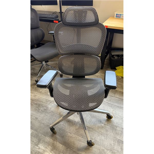 High-Back Mesh Rolling Office Chair 18" x 17" x 44"H