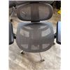 Image 3 : High-Back Mesh Rolling Office Chair 18" x 17" x 44"H