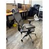 Image 7 : High-Back Mesh Rolling Office Chair 18" x 17" x 44"H