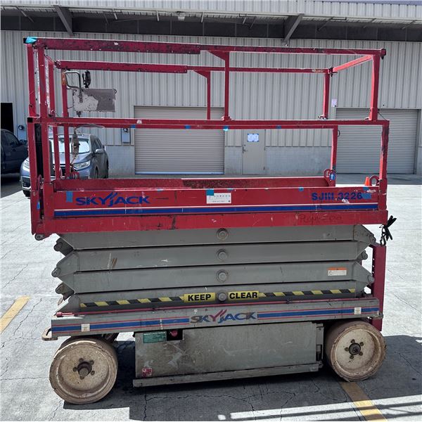 SkyJack SJ 3226 Narrow Electric Scissor Lift (Starts - Needs Repair)