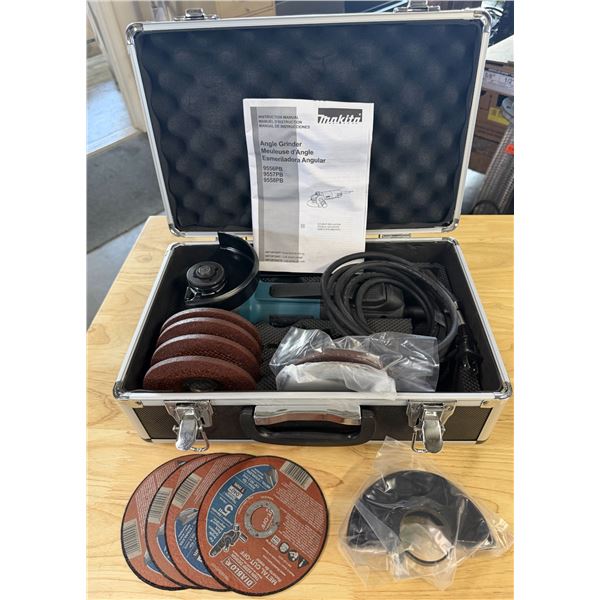 Makita Angle Grinder w/ Discs in Hard Case