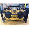 Image 2 : DeWalt DC011 Worksite Radio/Charger w/ Battery