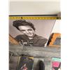 Image 2 : Black-and-White Portrait of Elvis Presley