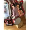 Image 2 : Yours/Elvis '55 Figurine With Guitar And Drum