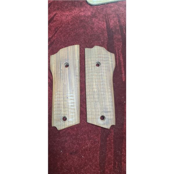 ORIGINAL MUSTANG GRIPS