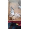Image 2 : SMALL FLAT OF ASSORTED GUN PARTS