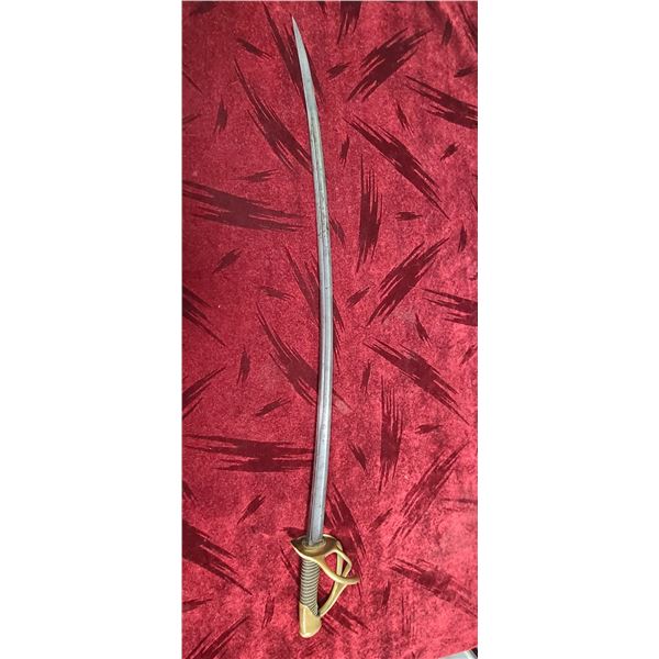 19TH CENTURY FRENCH LIGHT CAVALRY SABER MODEL 1822 WITH ITS THREE BRANCHED GUARD REGISTERED WITH THE