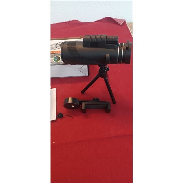 SMALL TELESCOPE AND MINI TRIPOD