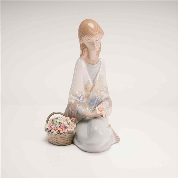 Lladro Porcelain Figurine Flower Song 01007607