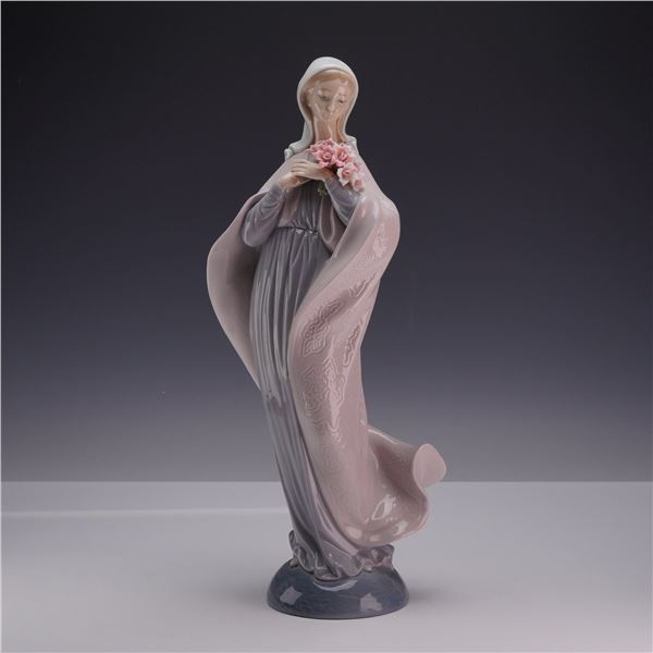 Lladro Porcelain Figurine, Model 5171 Madonna with Flowers