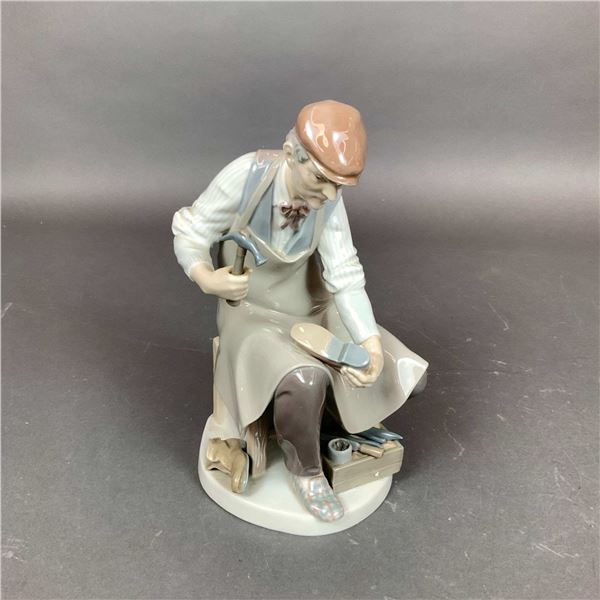 Lladro Porcelain Figurine, The Cobbler 01004853