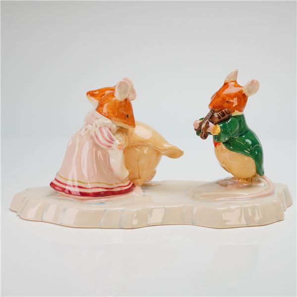 Royal Doulton Brambly Hedge Figurine, The Ice Ball DBH30