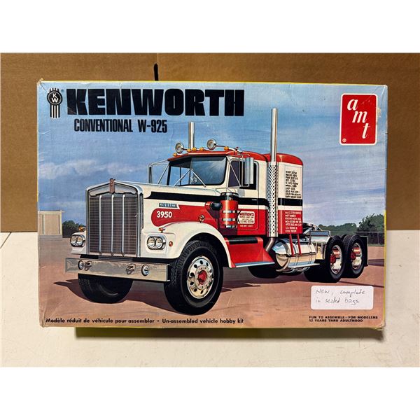 Unbuilt AMT Kenworth Conventional W-925 Model Kit