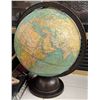 Image 2 : Collectibles, Games, and Decor