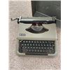 Image 2 : Antares Parva Travel Typewriter with Case