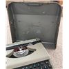 Image 3 : Antares Parva Travel Typewriter with Case