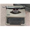 Image 4 : Antares Parva Travel Typewriter with Case