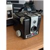 Image 3 : Vintage Cameras and Radio