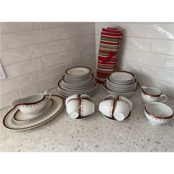 Alfred Meakin Golden Mae Dinnerware Set