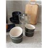 Image 5 : Kitchenware Set with Cuisinart Coffee Maker