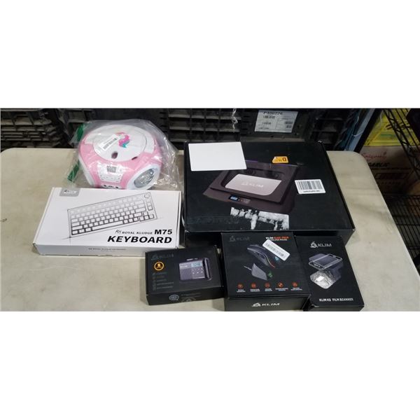 LOT OF ASSORTED KILM ACCESSORIES FOR COMPUTERS INCLUDING BOOMBOXES AND KEYBOARDS