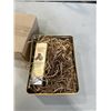 Image 3 : 2 BURTS BEES CLASSIC GIFT SETS, 6 PCS IN EACH GIFTABLE TIN