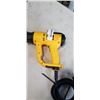 Image 2 : DEWALT CORDED HEAT GUN - WORKING