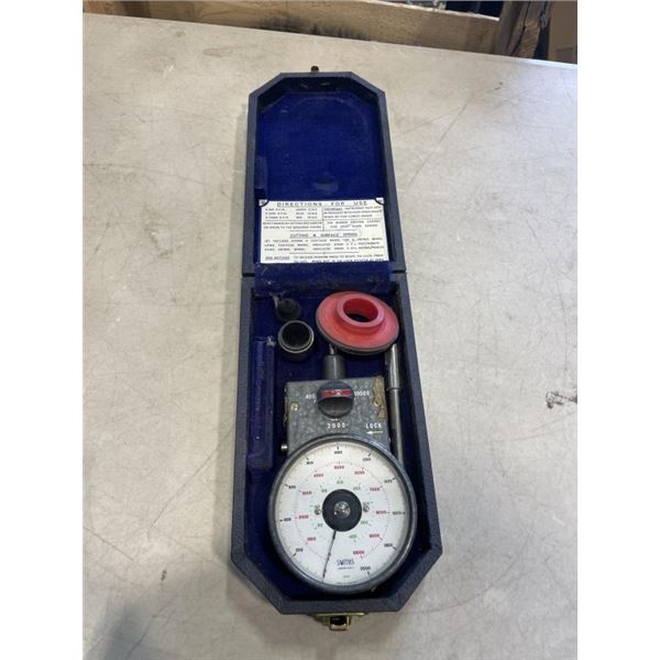 VINTAGE SMITH GAUGE