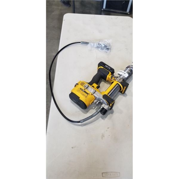 DEWALT 20V CORDLESS GREASE GUN - WORKING