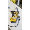 Image 2 : DEWALT 20V CORDLESS GREASE GUN - WORKING