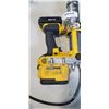 Image 4 : DEWALT 20V CORDLESS GREASE GUN - WORKING