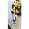 Image 5 : DEWALT 20V CORDLESS GREASE GUN - WORKING