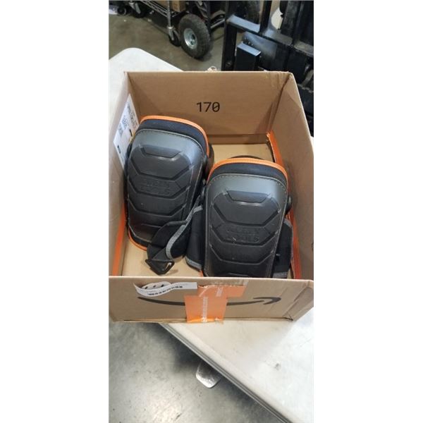 AS NEW SET OF KLEIN TOOLS TRADESMAN KNEE PADS