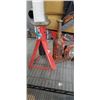 Image 2 : 2 JACK STANDS AND 1 TON JACK