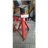 Image 3 : 2 JACK STANDS AND 1 TON JACK