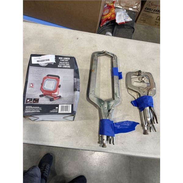 4 METAL CLAMPS AND WORK LIGHT