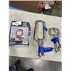 Image 1 : 4 METAL CLAMPS AND WORK LIGHT