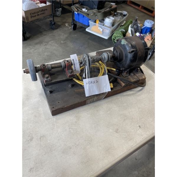 A.C. MOTORS GRINDER. WORKING