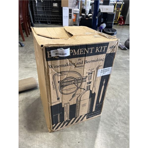 BEERMAKING AND WINEMAKING EQUIPMENT KIT WITH GLASS CARBOY