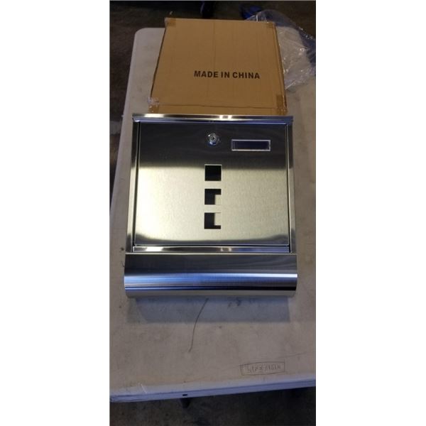 JSSMST LOCKING WALL MOUNT MAILBOX. STAINLESS STEEL WITH SECURE KEY LOCK AND NEWSPAPER COMPARTMENT