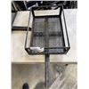Image 3 : 2 HITCH MOUNT CARRIER RACKS