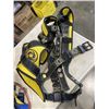 Image 2 : LOT OF SAFETY HARNESSES AND HOOKS