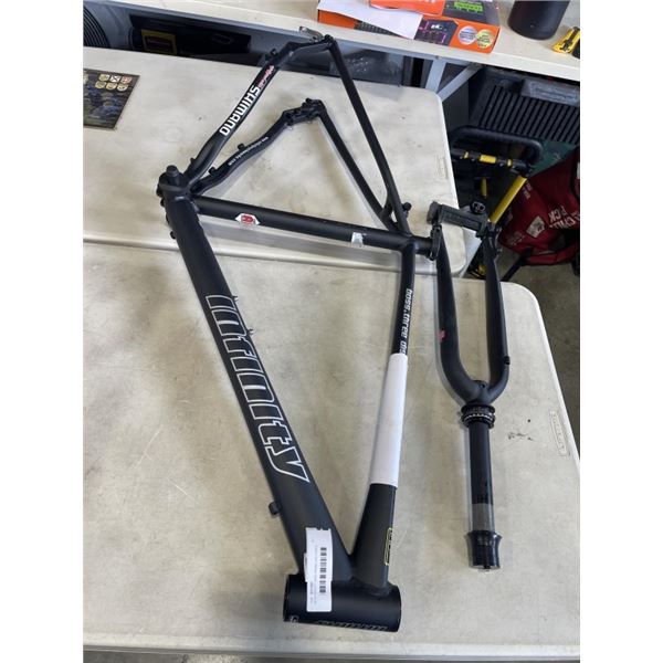 NEW INFINITY BIKE FRAME AND FORKS BOOS.THREE DISC