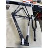 Image 1 : NEW INFINITY BIKE FRAME AND FORKS BOOS.THREE DISC
